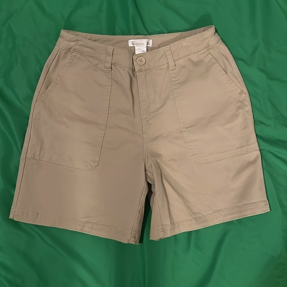 89th & Madison Tan Shorts size 4